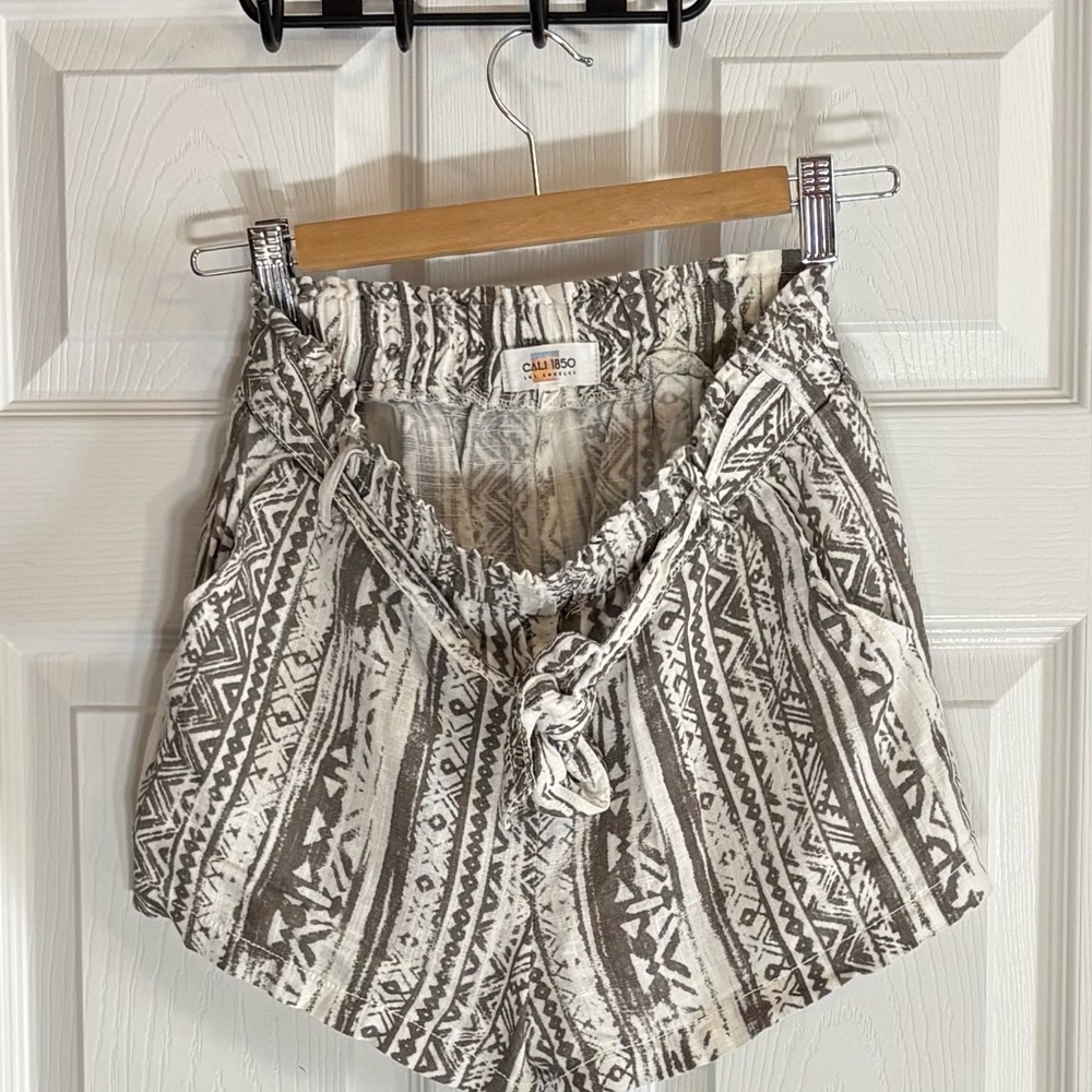 CALI 1850 Women's SMALL Grey/white Linen Aztec design w/pockets!